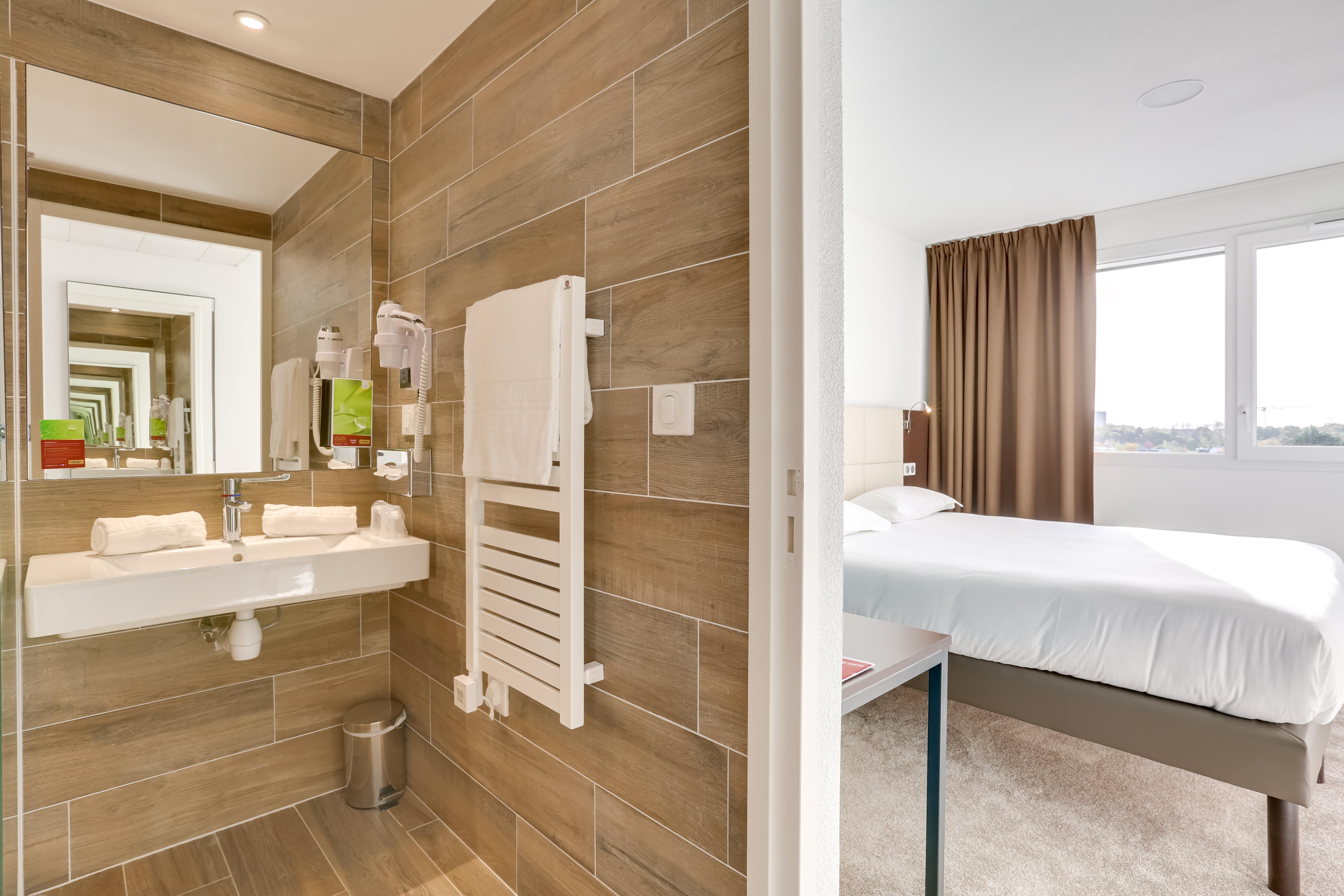 B&B Hotel Caen Memorial Saint-Contest Екстериор снимка